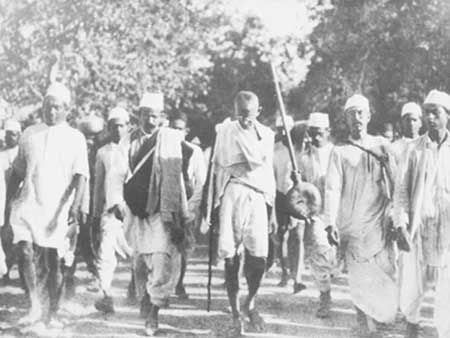 Gandhiji and other Satyagrahis on the way to Dandi during the Salt Campaign Movement in Orissa, 1930.jpg
